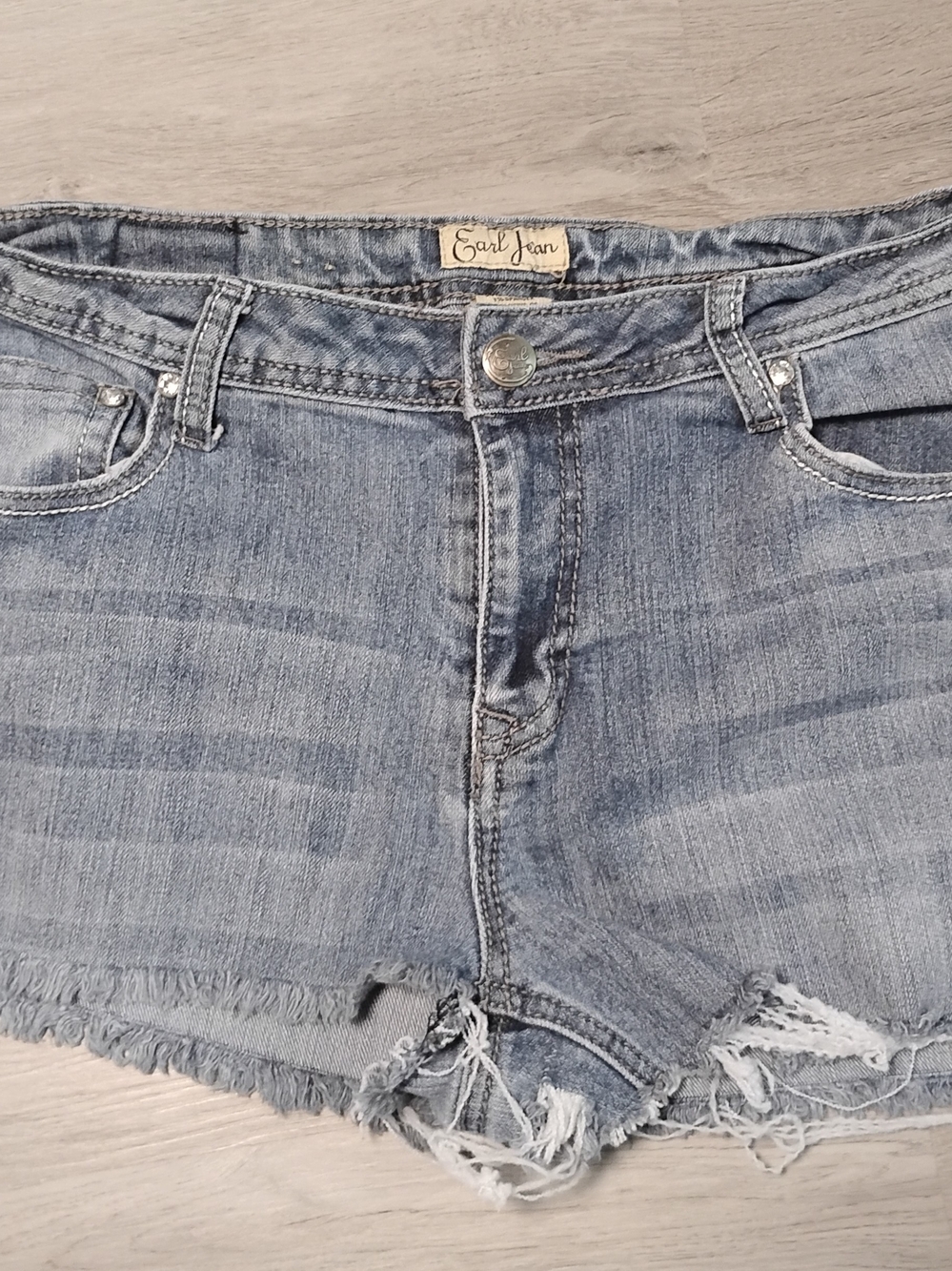 Earl Jeans Faded Blue Frayed Denim Cutoff Shorts. Size 12P Waist - 32 Inches